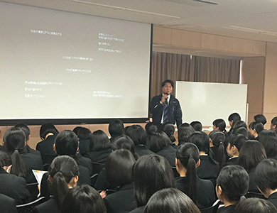 群馬県立前橋商業高校にて